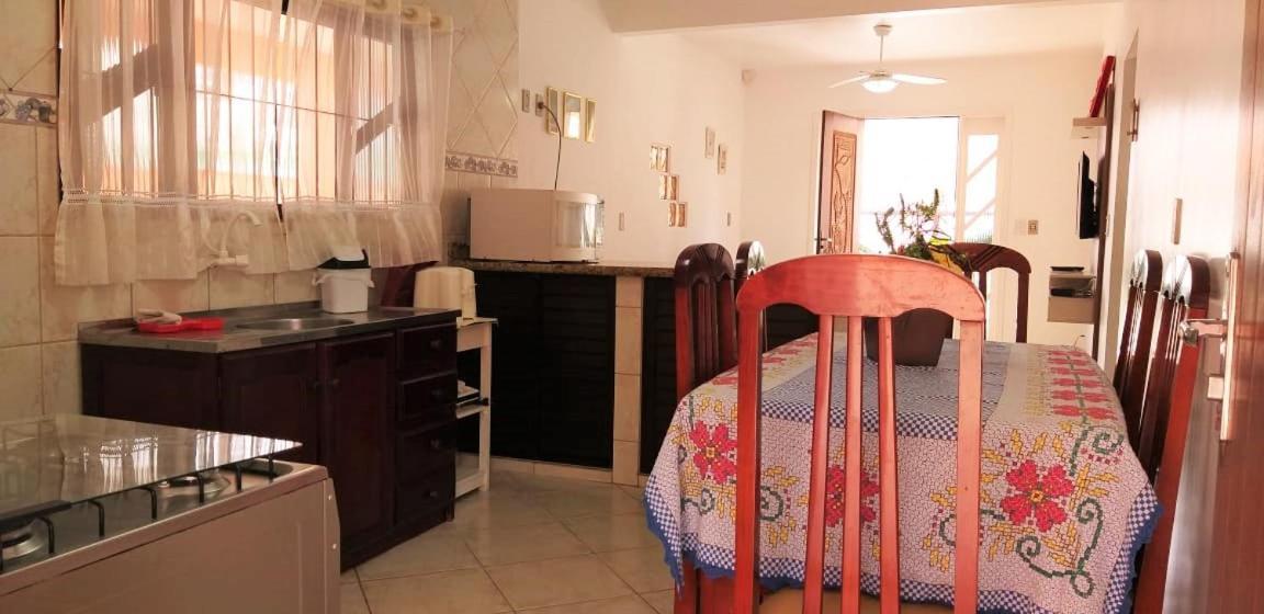 Casa 02 Dorm Na Rua Salmao Villa Bombinhas Bagian luar foto