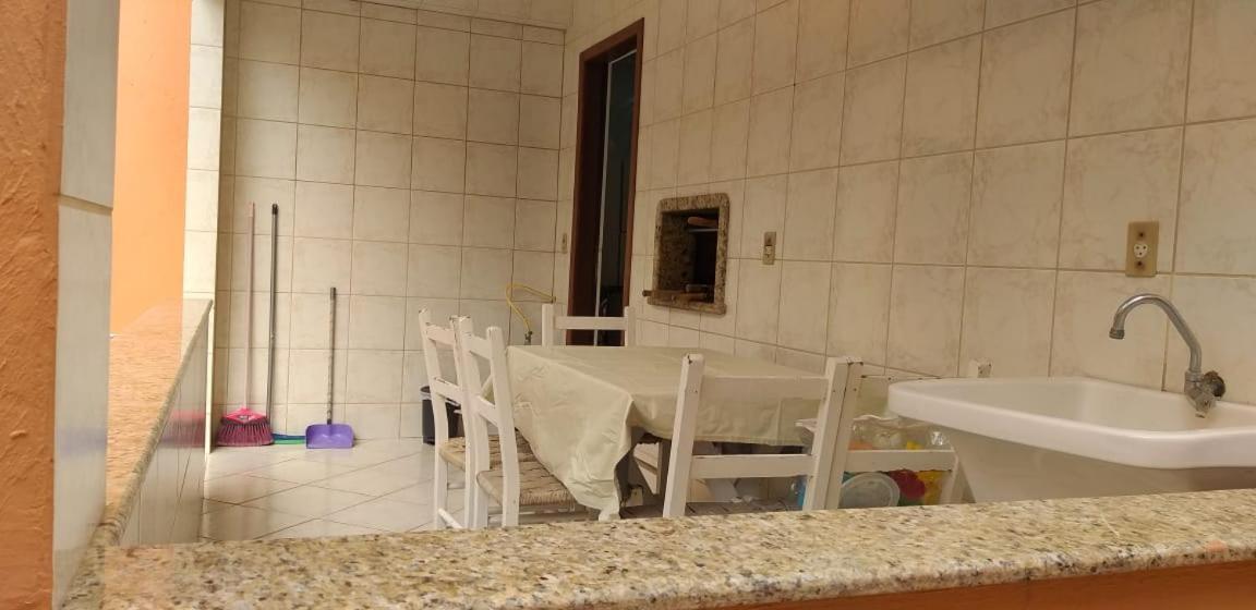 Casa 02 Dorm Na Rua Salmao Villa Bombinhas Bagian luar foto