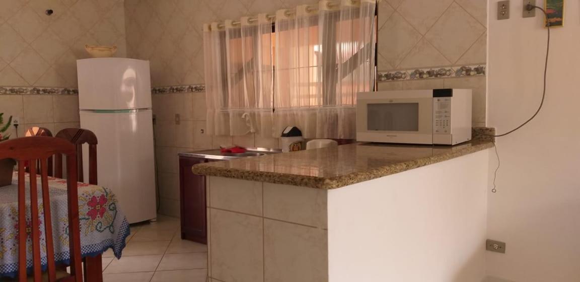 Casa 02 Dorm Na Rua Salmao Villa Bombinhas Bagian luar foto