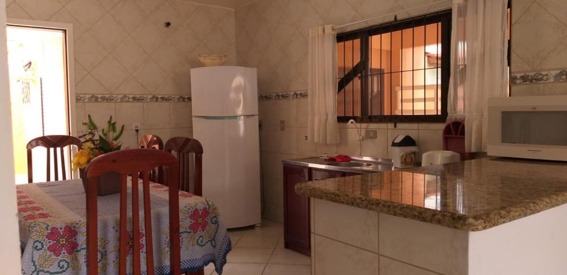 Casa 02 Dorm Na Rua Salmao Villa Bombinhas Bagian luar foto