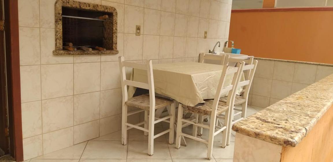 Casa 02 Dorm Na Rua Salmao Villa Bombinhas Bagian luar foto