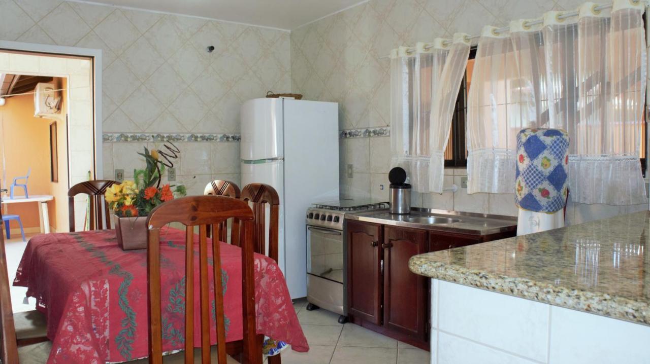 Casa 02 Dorm Na Rua Salmao Villa Bombinhas Bagian luar foto