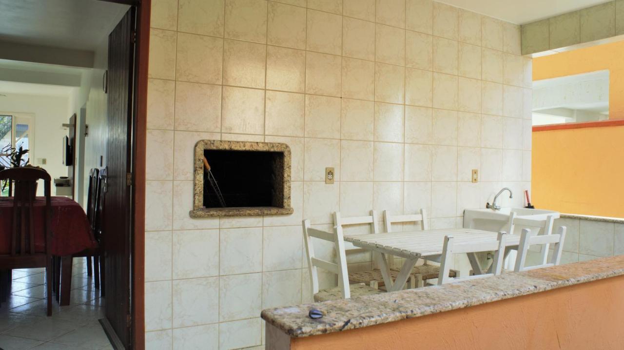 Casa 02 Dorm Na Rua Salmao Villa Bombinhas Bagian luar foto